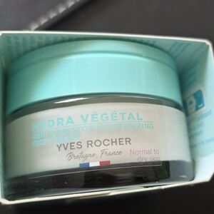 Yves Rocher Hydra Végétal Moisturizing Cream - Turquoise and White